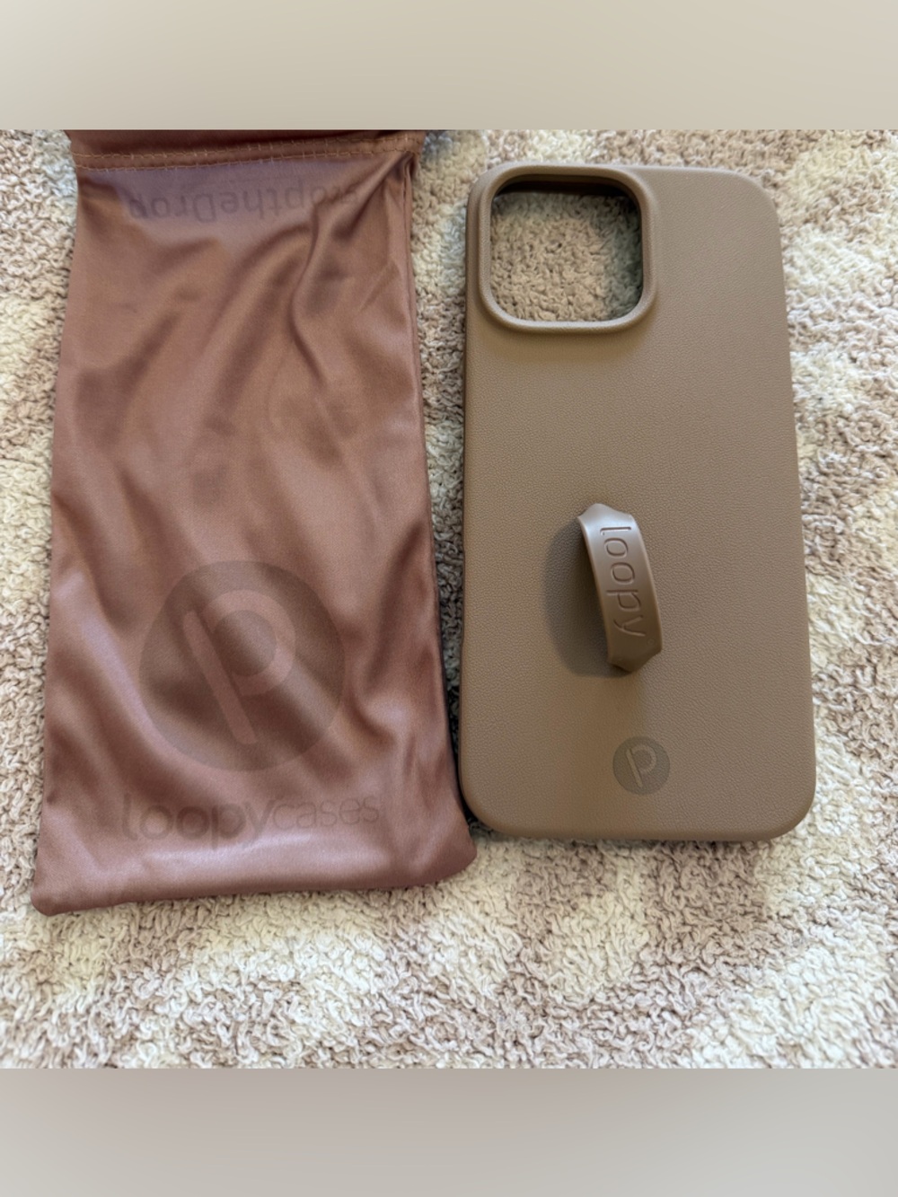 Loopy Case iPhone 16 pro max Leather-Textured Loop Grip - Stone - Righty!